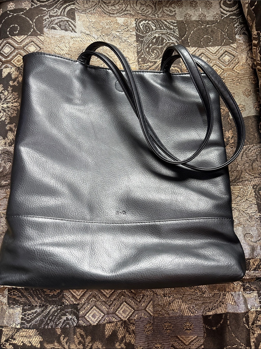 nice bag - feels like leather